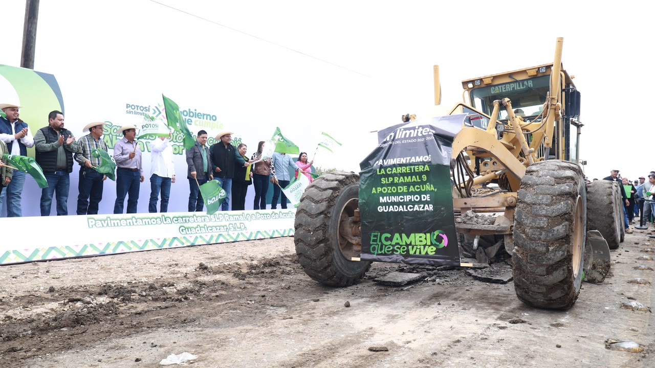 Arranque de trabajos de rehabilitación carretera en Guadalcázar, San Luis Potosí.