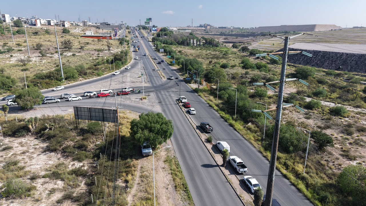 Vista aérea de vialidades en la zona poniente de San Luis Potosí donde se proyecta el Viaducto Villa Magna.