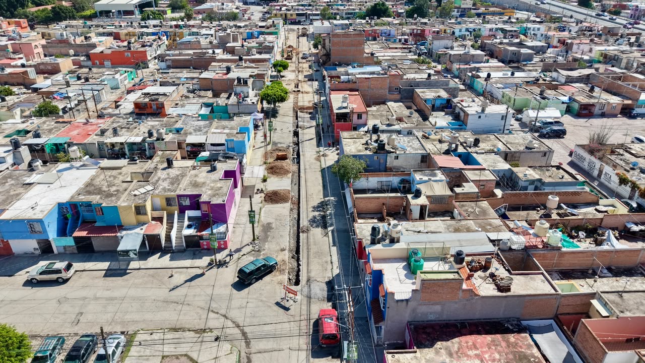 Trabajos de sustitución de drenaje sanitario en colonias de Soledad de Graciano Sánchez.