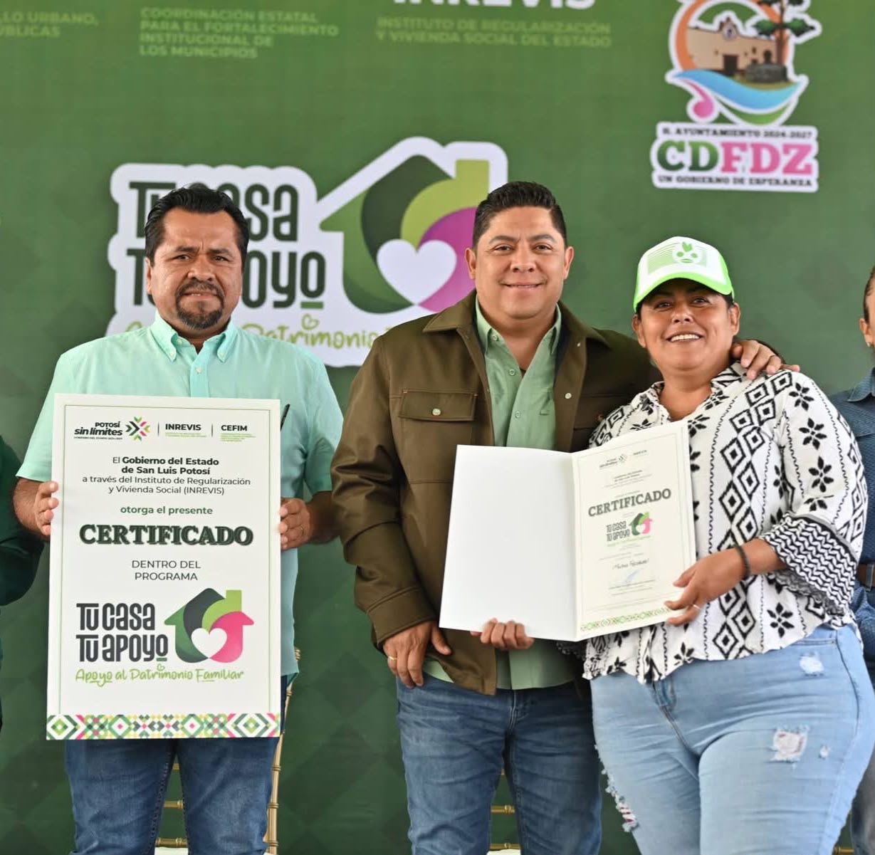 Entrega de certificados del programa Tu Casa Tu Apoyo en un acto público de San Luis Potosí.
