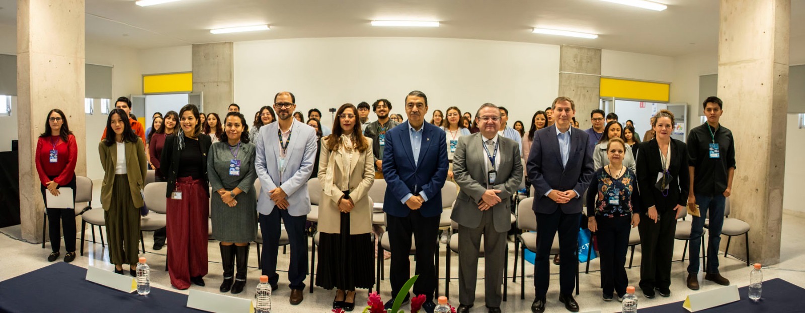 Participantes del simposio de diagnóstico médico y molecular de la UASLP durante la inauguración del encuentro.