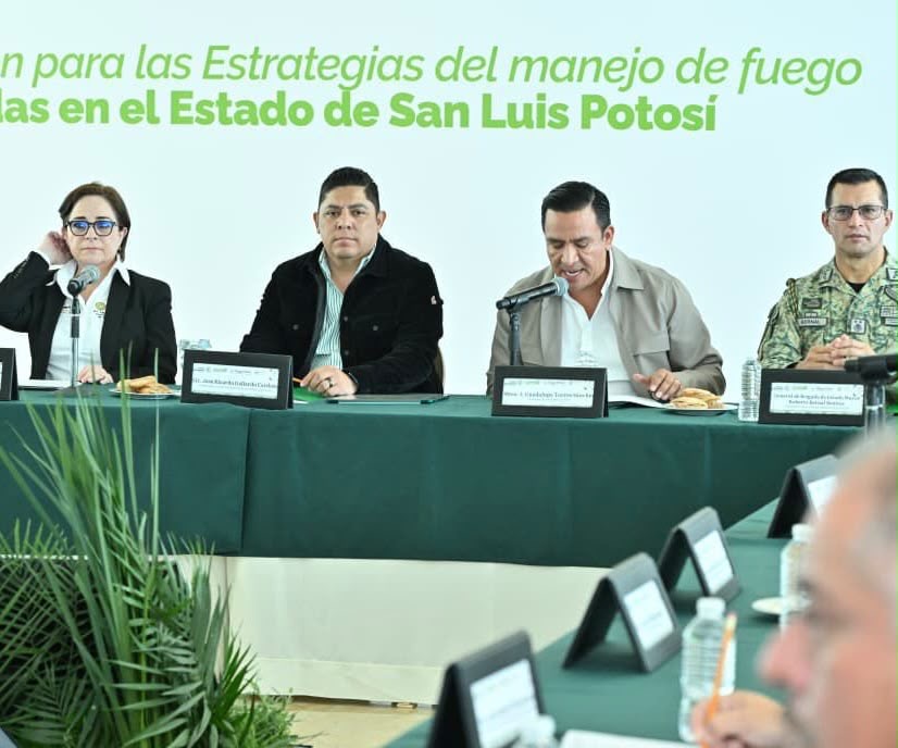 Reunión de autoridades estatales y de Protección Civil para coordinar acciones preventivas en San Luis Potosí.