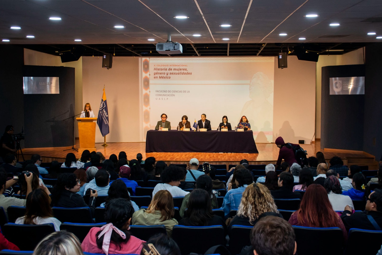 Inauguración del X Coloquio Internacional de Historia de Mujeres, Género y Sexualidades en México en la Facultad de Ciencias de la Comunicación de la UASLP.
