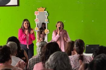 Actividad del DIF Municipal de Soledad para promover la prevención y detección oportuna del cáncer de mama.