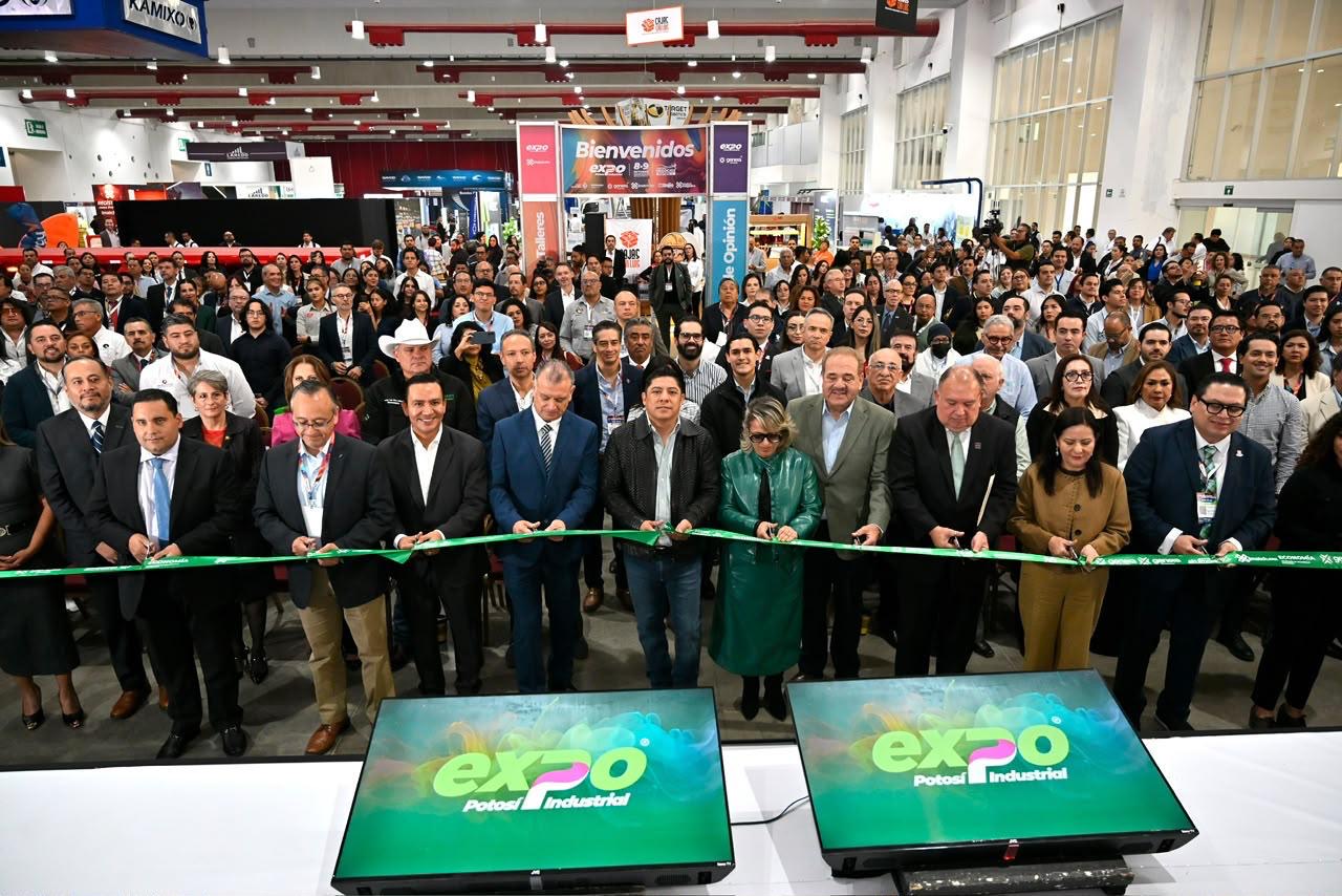 Inauguración de Expo Potosí Industrial 2026 en el Centro de Negocios Potosí, con representantes empresariales y autoridades.