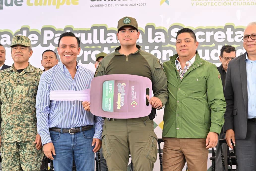 Autoridades estatales y personal de seguridad durante un acto de coordinación institucional en San Luis Potosí.
