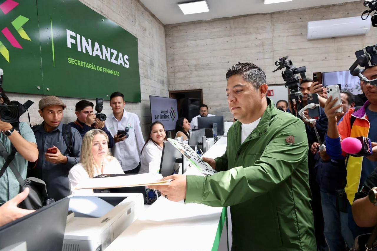 Ricardo Gallardo Cardona durante una actividad en la Secretaría de Finanzas de San Luis Potosí.