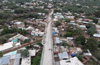Vista aérea de las calles rehabilitadas en la localidad de El Rosario, Villa de Reyes.