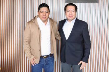 Mario Delgado Carrillo y Ricardo Gallardo Cardona durante una reunión sobre política educativa en San Luis Potosí.