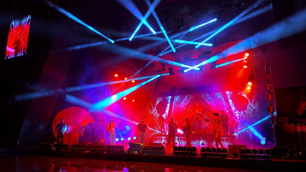 Eslabón Armado durante su concierto en el Teatro de la Ciudad del Parque Tangamanga I.