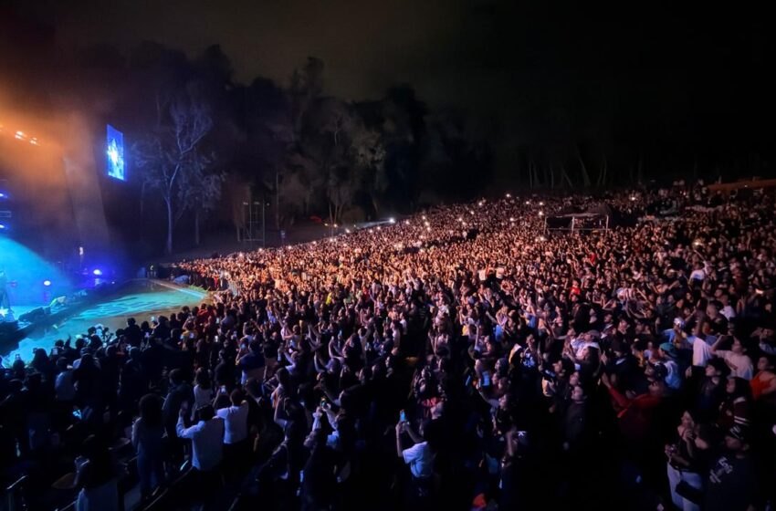  ÁLVARO DÍAZ HACE VIBRAR EL TEATRO DE LA CIUDAD CON LLENO TOTAL