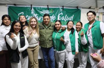 Personal de salud y autoridades durante una jornada del programa Visitando Corazones en San Luis Potosí.