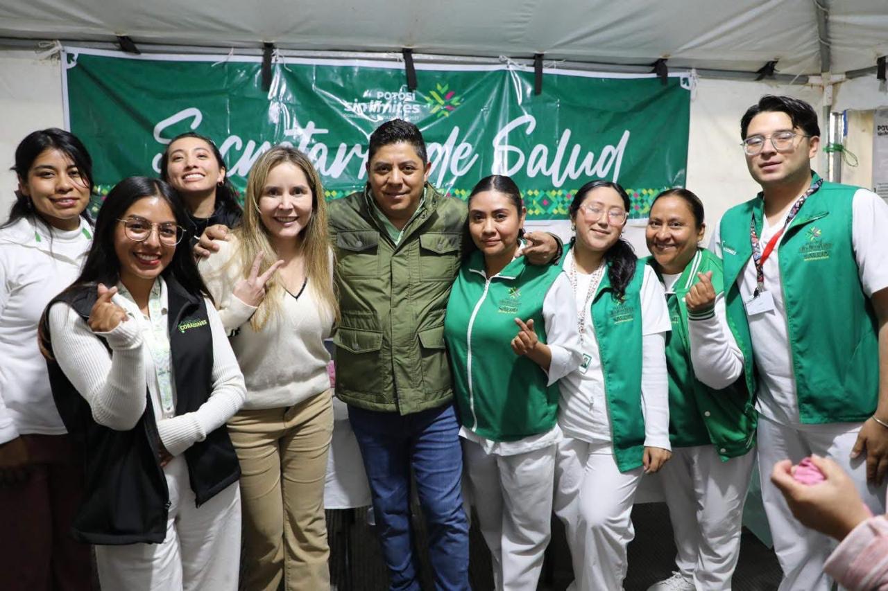 Personal de salud y autoridades durante una jornada del programa Visitando Corazones en San Luis Potosí.