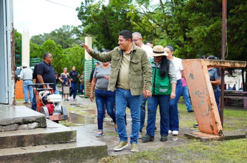  Lagunillas inicia pavimentación y techado escolar con inversión de 6.7 mdp