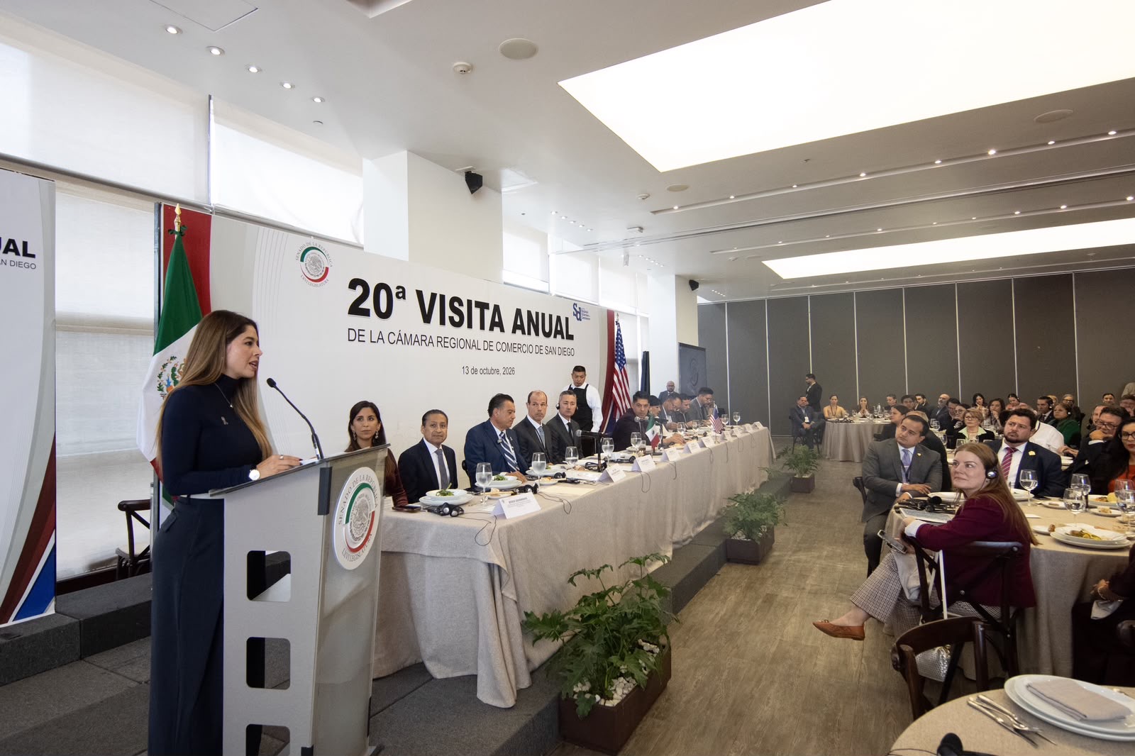Reunión en el Senado de la República con representantes de la Cámara Regional de Comercio de San Diego.