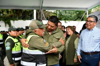 Entrega de nuevas unidades a la Guardia Civil Municipal de Soledad de Graciano Sánchez, con autoridades estatales y municipales.