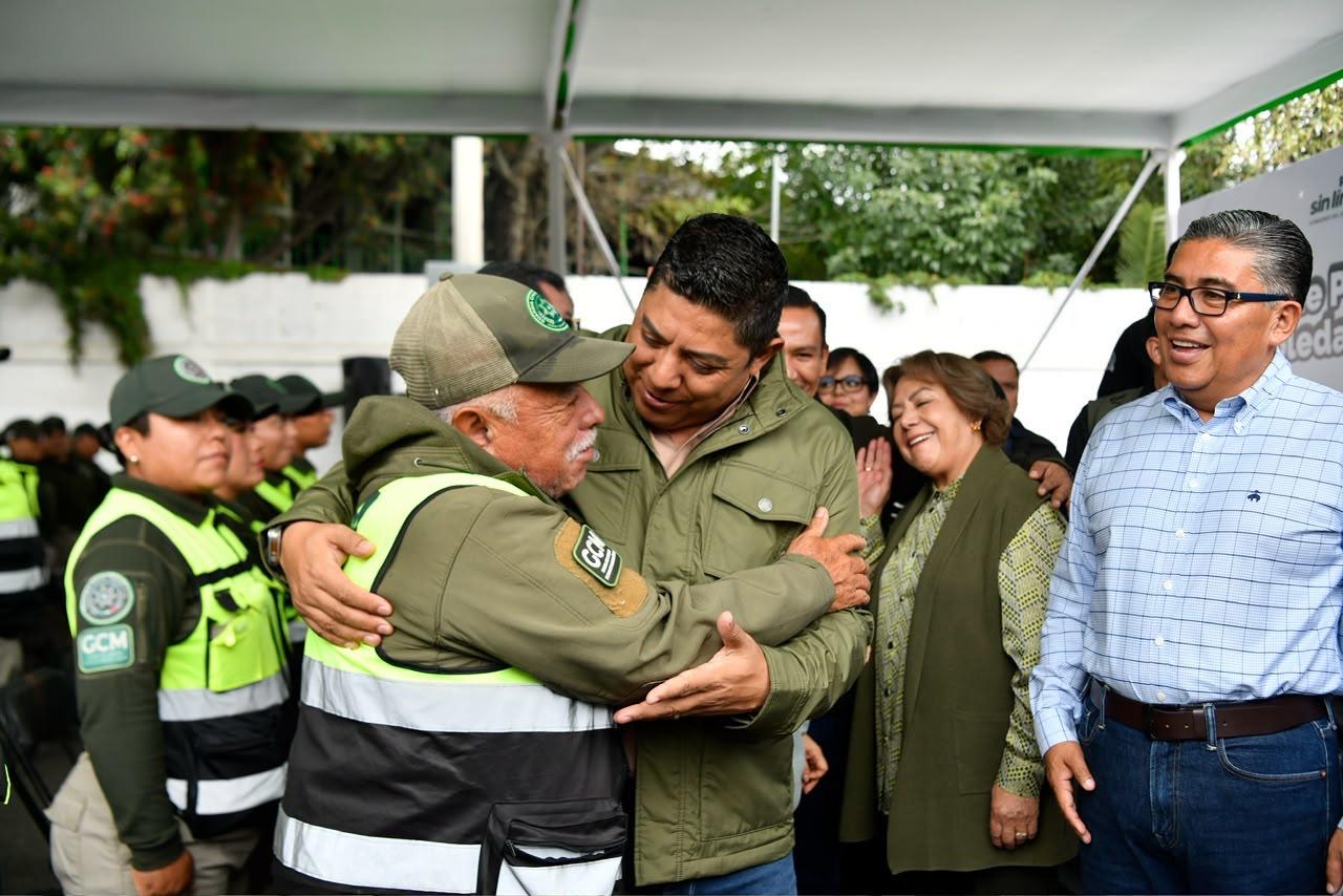 Entrega de nuevas unidades a la Guardia Civil Municipal de Soledad de Graciano Sánchez, con autoridades estatales y municipales.