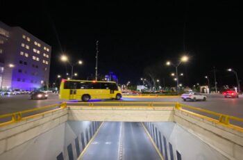 Instalaciones del Hospital Central Dr. Ignacio Morones Prieto en San Luis Potosí durante la noche.