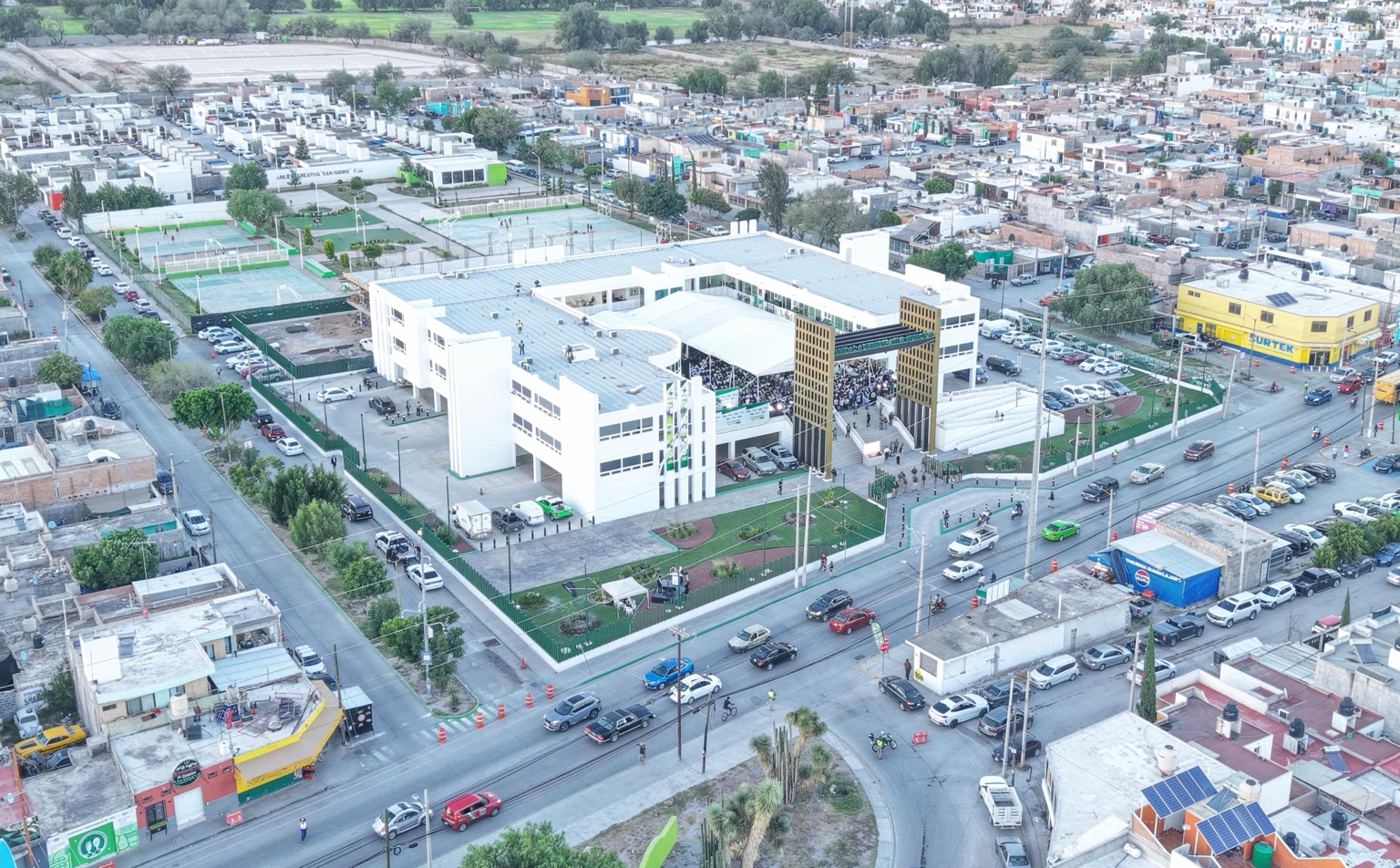 Vista aérea de la nueva Unidad Administrativa Municipal de Soledad de Graciano Sánchez, ubicada sobre avenida San Pedro.