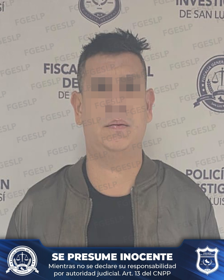 Fotografía difundida por la Fiscalía de San Luis Potosí de un hombre vinculado a proceso, con el rostro parcialmente pixelado y aviso de presunción de inocencia