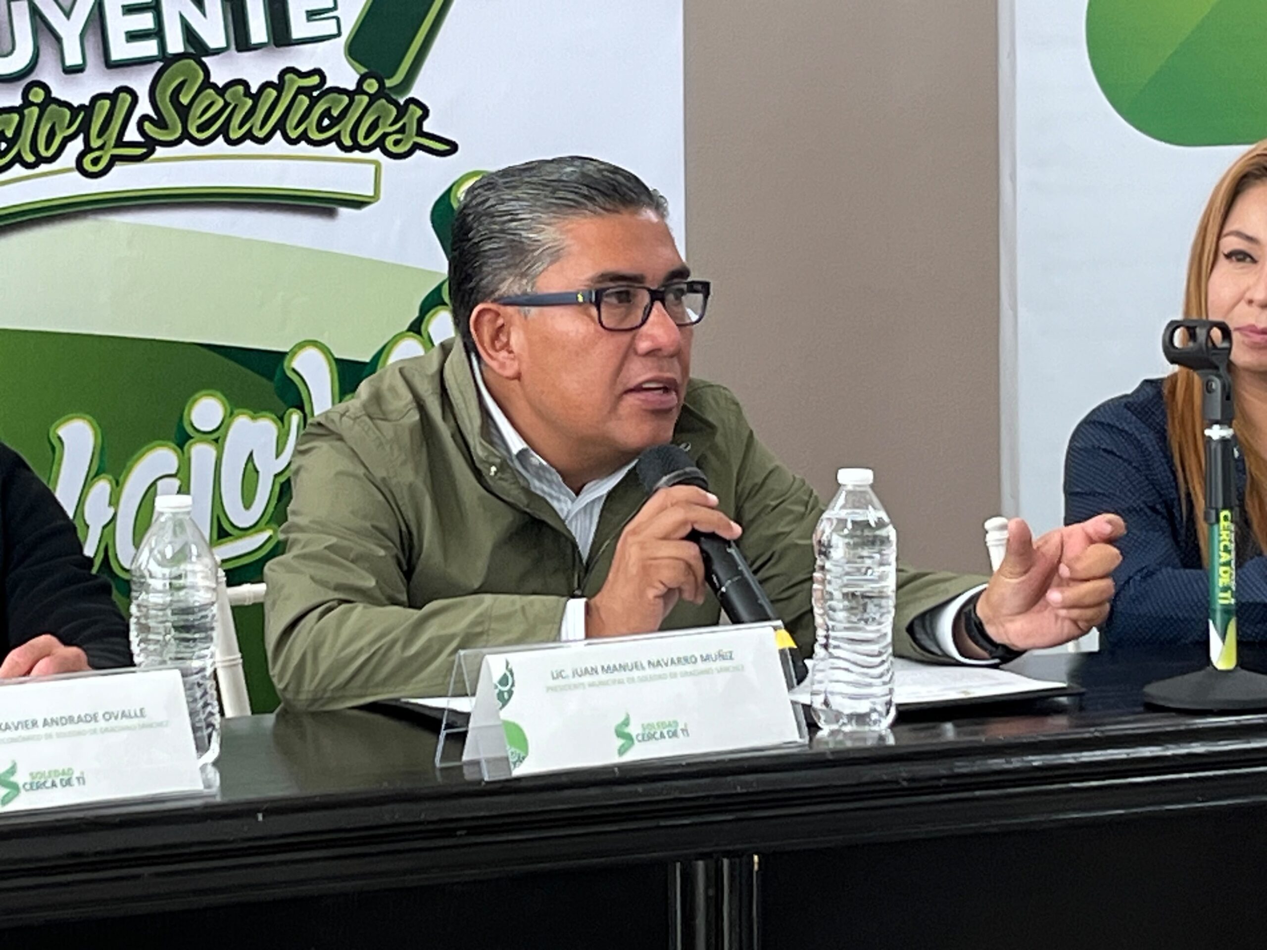 Juan Manuel Navarro Muñiz habla durante la presentación de la Expo Empleo Incluyente, Comercio y Servicios de Soledad de Graciano Sánchez