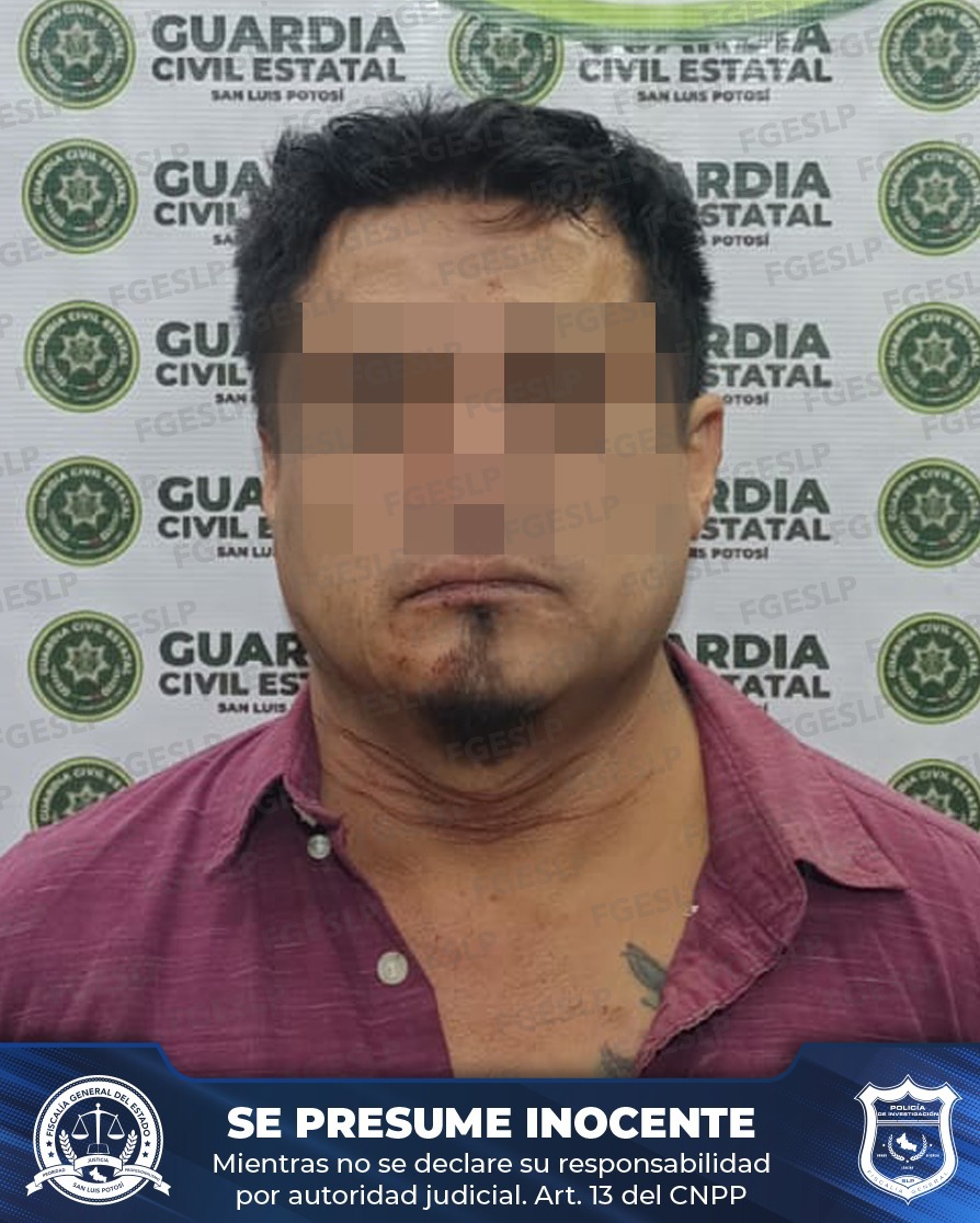 Imagen difundida por la Fiscalía de San Luis Potosí de un hombre imputado por feminicidio, con el rostro pixelado y aviso de presunción de inocencia