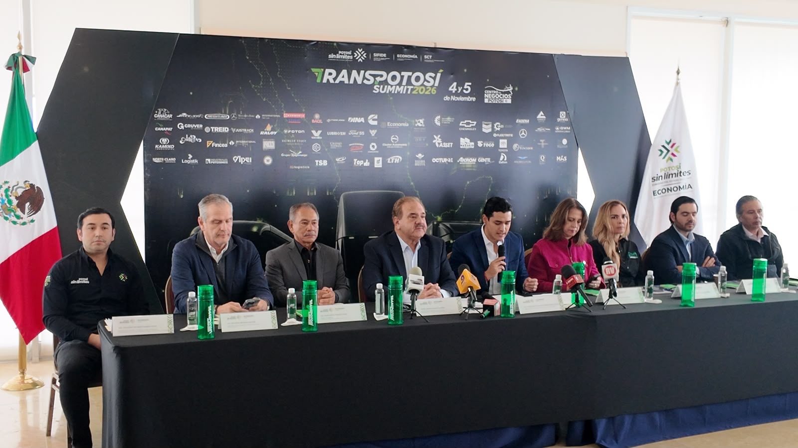 Presentación del TransPotosí Summit 2026 con representantes del sector público y empresarial en San Luis Potosí