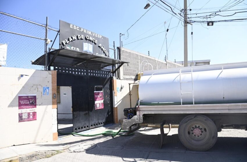  AYUNTAMIENTO DE SOLEDAD PROMUEVE EDUCACIÓN DE CALIDAD CON ENTREGA DE AGUA GRATUITA MEDIANTE PIPAS