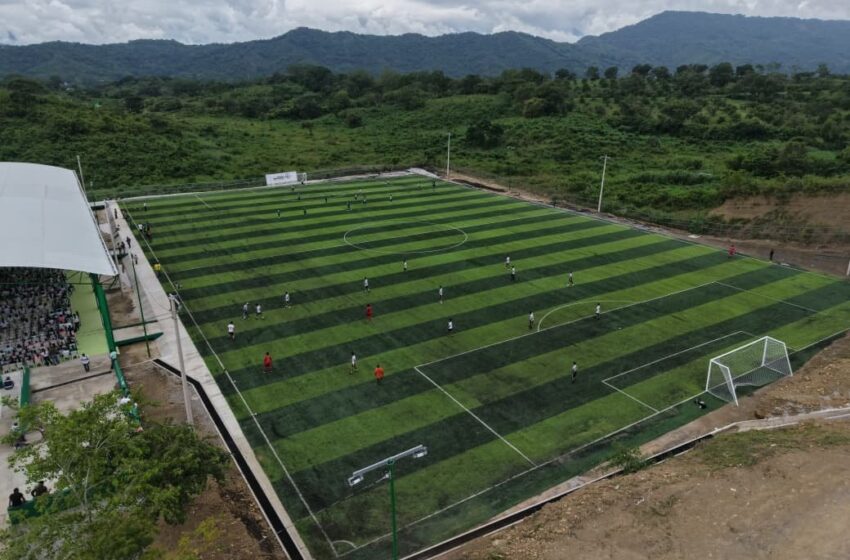  EL GOBERNADOR RICARDO GALLARDO ENTREGA MODERNA UNIDAD DEPORTIVA A FAMILIAS DE AXTLA DE TERRAZAS