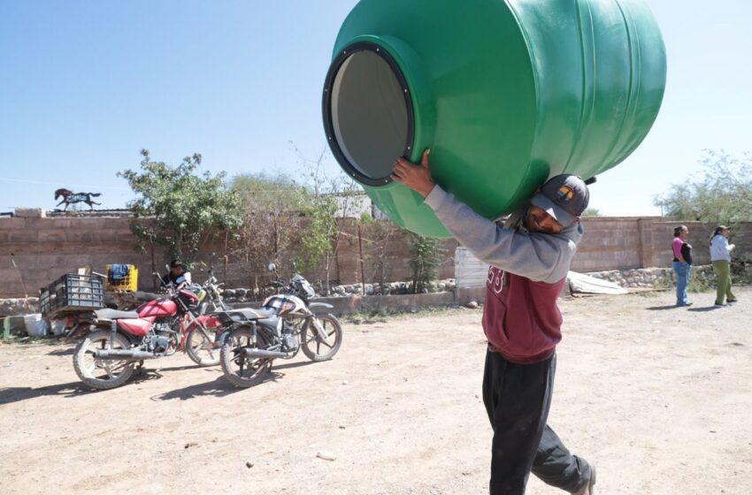  EL GOBIERNO DEL CAMBIO, A TRAVÉS DEL DIF ESTATAL, LLEVA CISTERNAS A FAMILIAS DEL ALTIPLANO POTOSINO