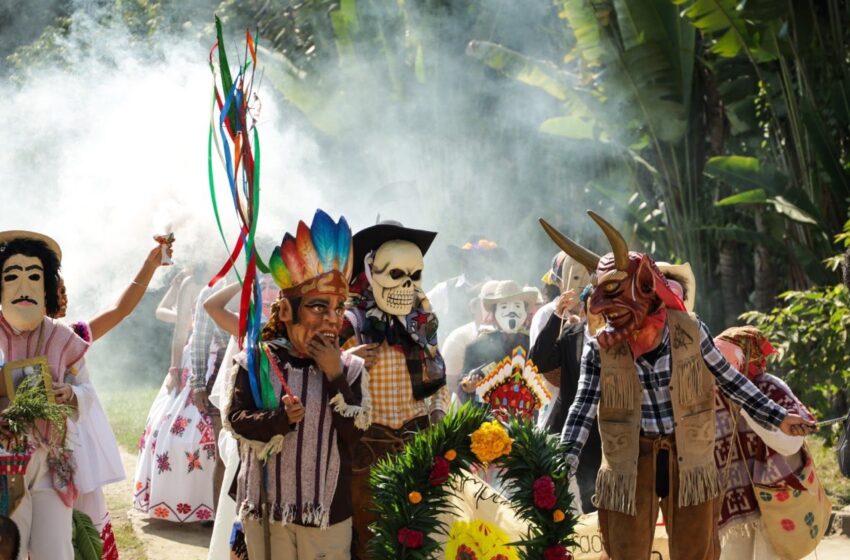  Campus Tamazunchale de la UASLP preserva las tradiciones con concurso de altares, comparsas y catrinas por el Xantolo 2026